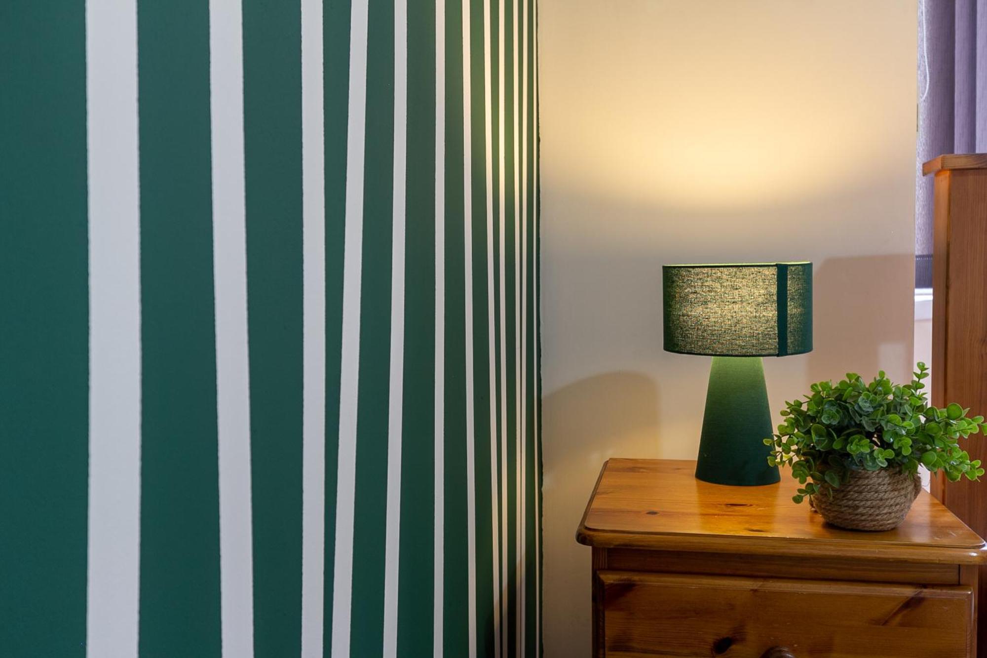 Bathway House - Free Secured Parking And Wifi *