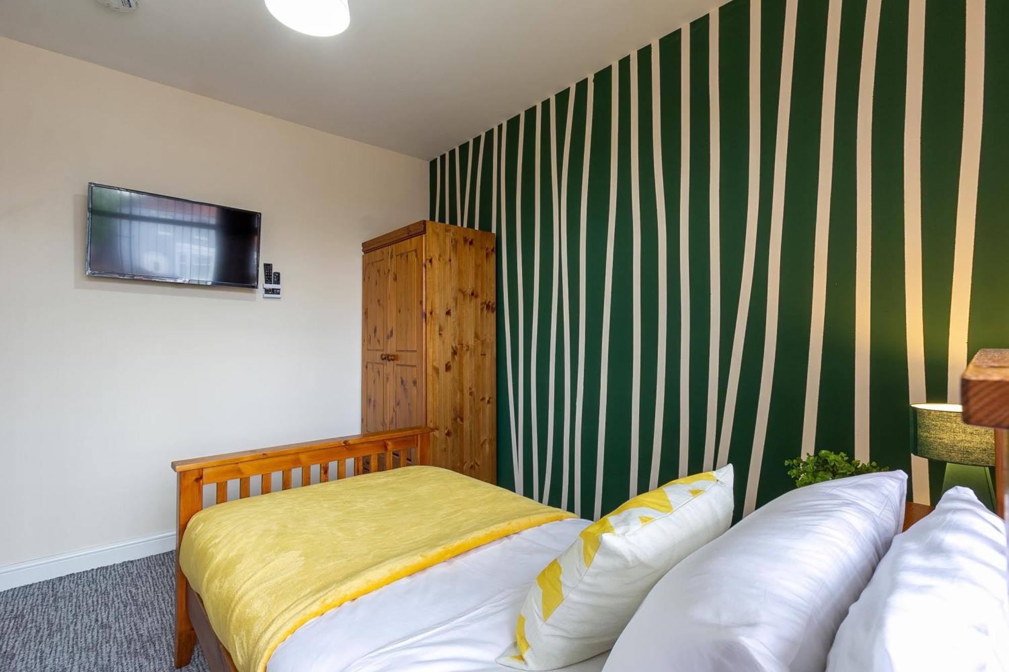 Bathway House - Free Secured Parking And Wifi * Coventry