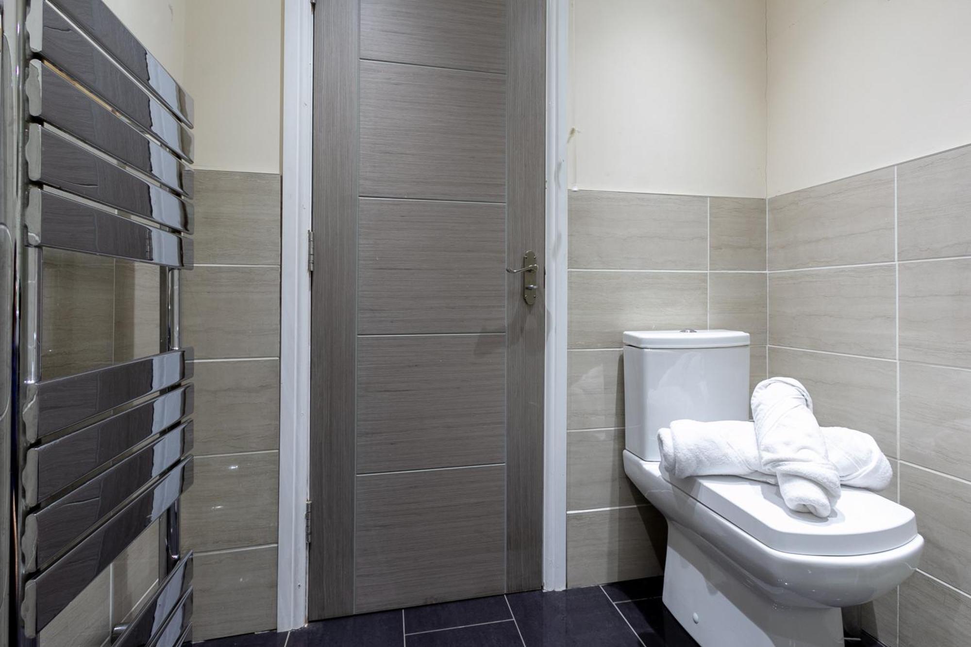 Bathway House - Free Secured Parking And Wifi Apartment *