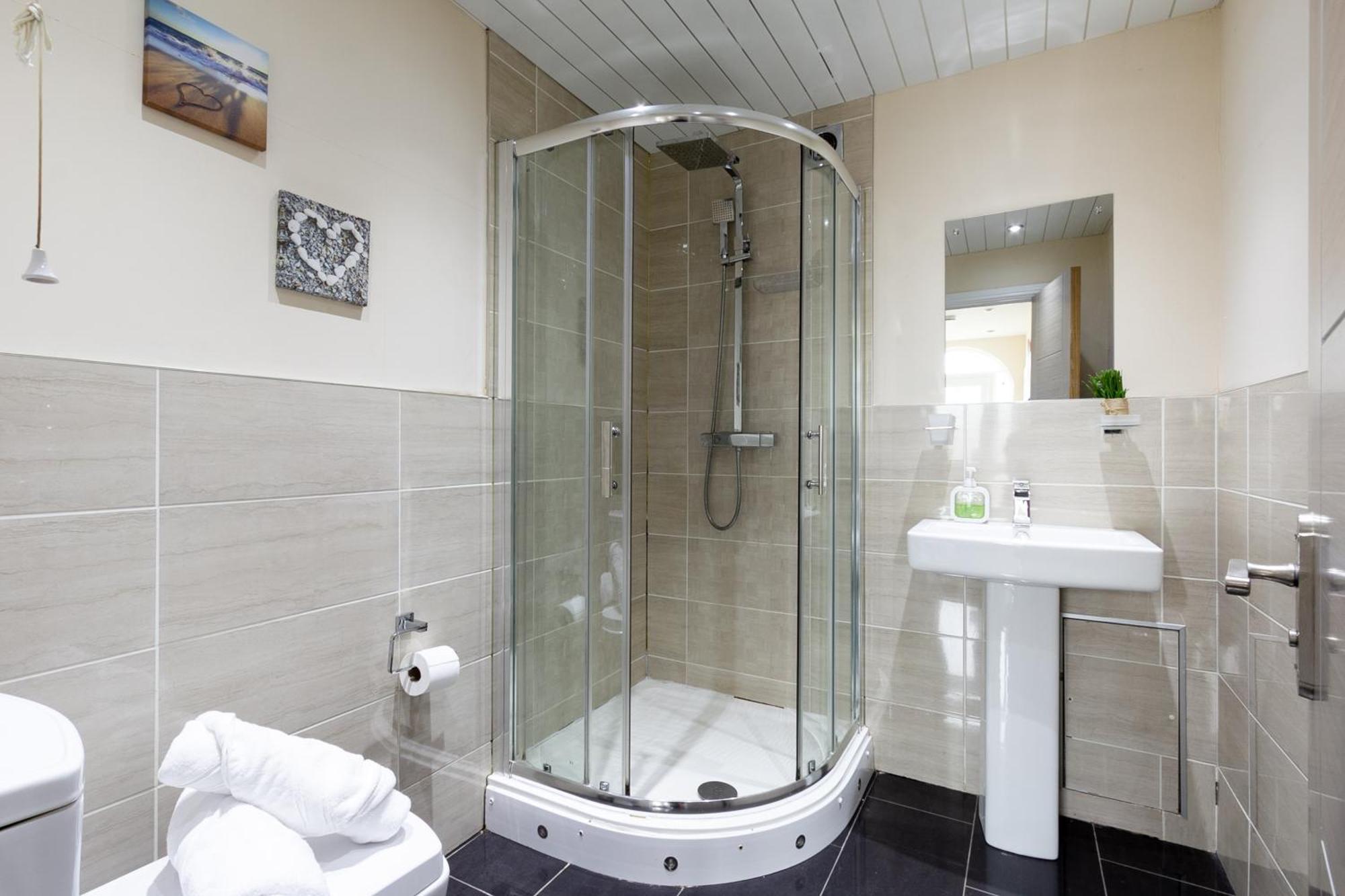 Bathway House - Free Secured Parking And Wifi Apartment Coventry
