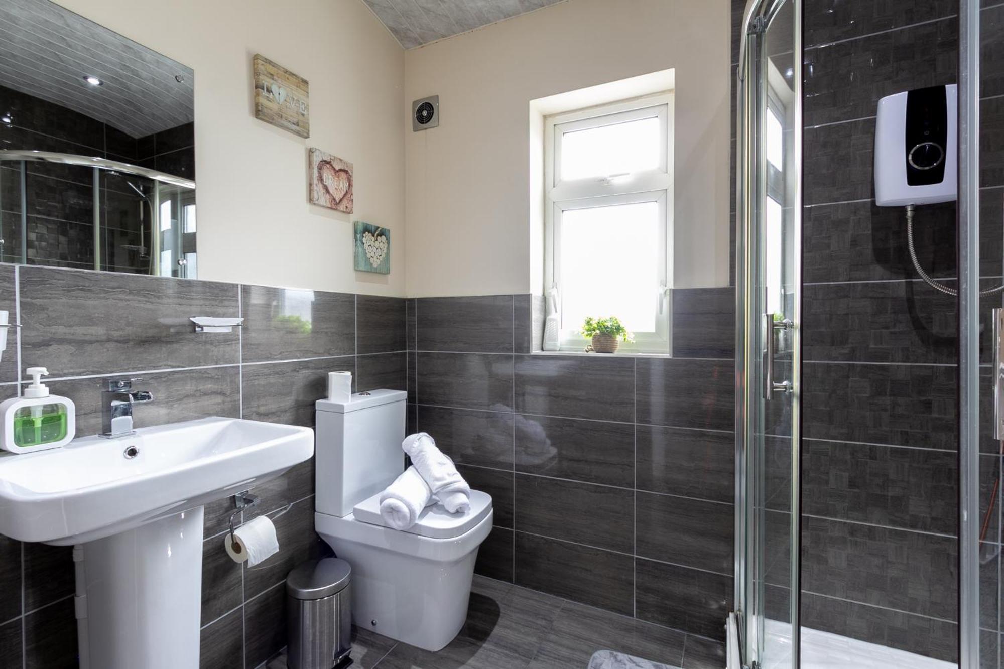 Bathway House - Free Secured Parking And Wifi