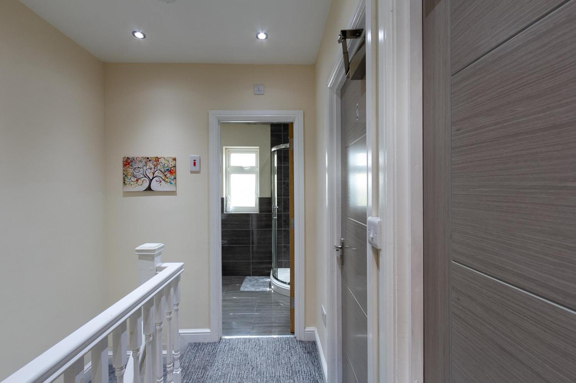 Bathway House - Free Secured Parking And Wifi Apartment *